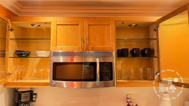 401 Golden Isles Dr 101, Hallandale Beach, FL 33009