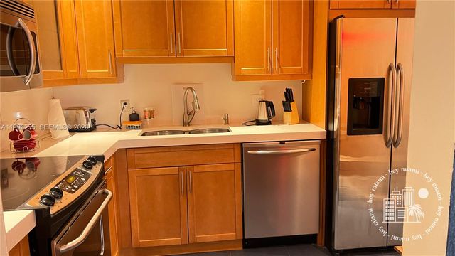 401 Golden Isles Dr 101, Hallandale Beach, FL 33009