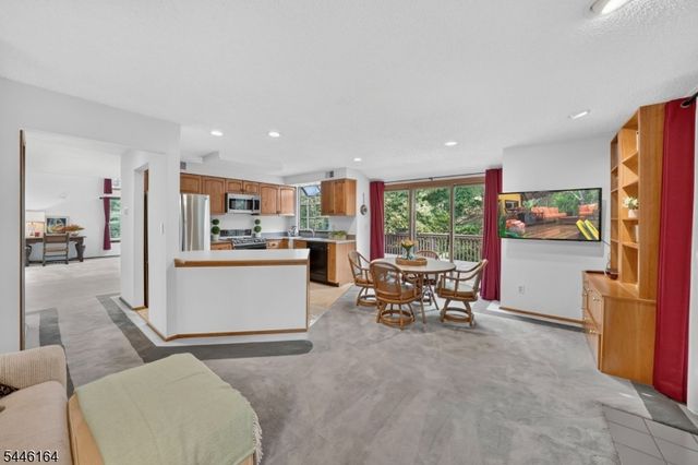 461 Sayre Dr, Plainsboro Twp., NJ 08540