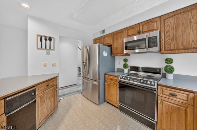 461 Sayre Dr, Plainsboro Twp., NJ 08540