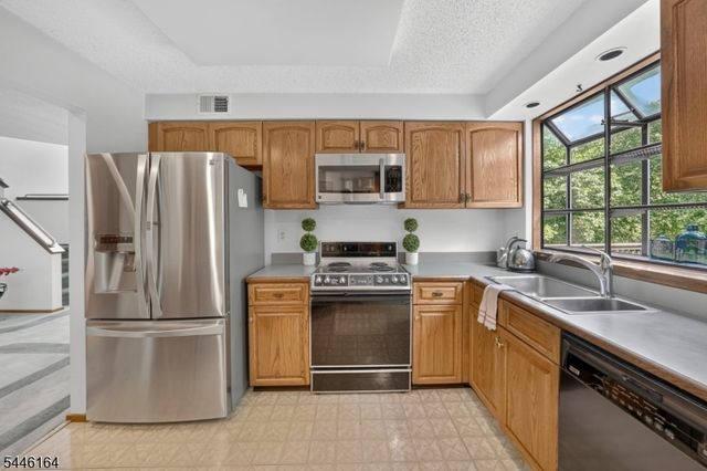 461 Sayre Dr, Plainsboro Twp., NJ 08540