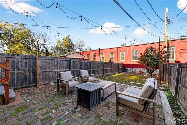 1323 Shenandoah Avenue, St Louis, MO 63104