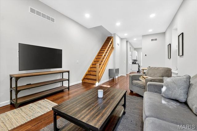 1323 Shenandoah Avenue, St Louis, MO 63104