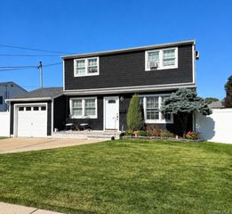 267 N Michigan Avenue, Massapequa, NY 11758