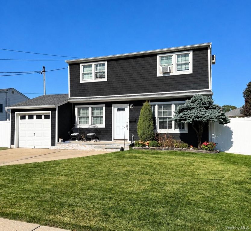 267 N Michigan Avenue, Massapequa, NY 11758