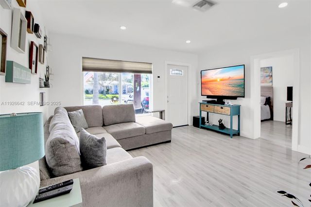 201 NW 51st Ct, Oakland Park, FL 33309