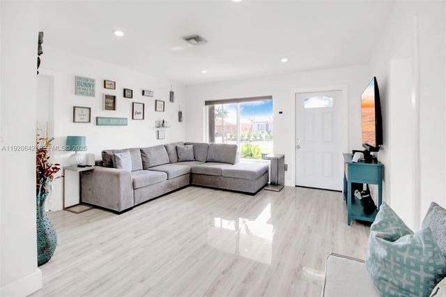 201 NW 51st Ct, Oakland Park, FL 33309