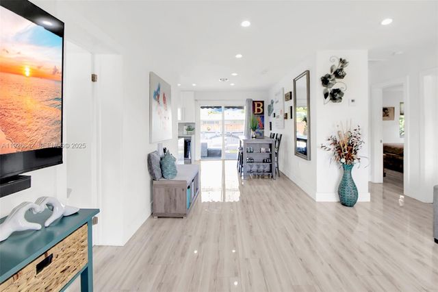 201 NW 51st Ct, Oakland Park, FL 33309