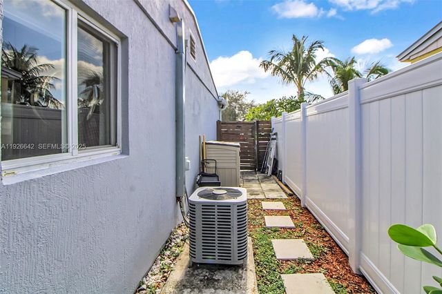 201 NW 51st Ct, Oakland Park, FL 33309