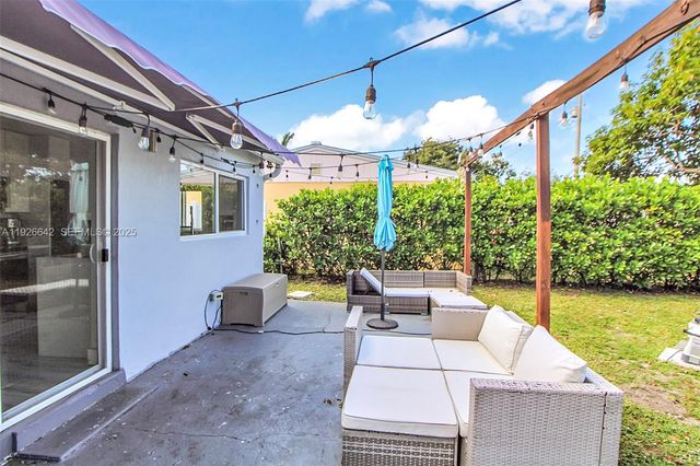 201 NW 51st Ct, Oakland Park, FL 33309