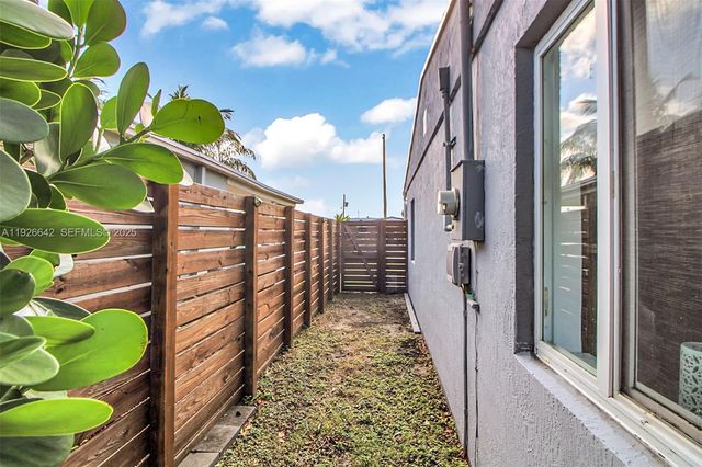 201 NW 51st Ct, Oakland Park, FL 33309