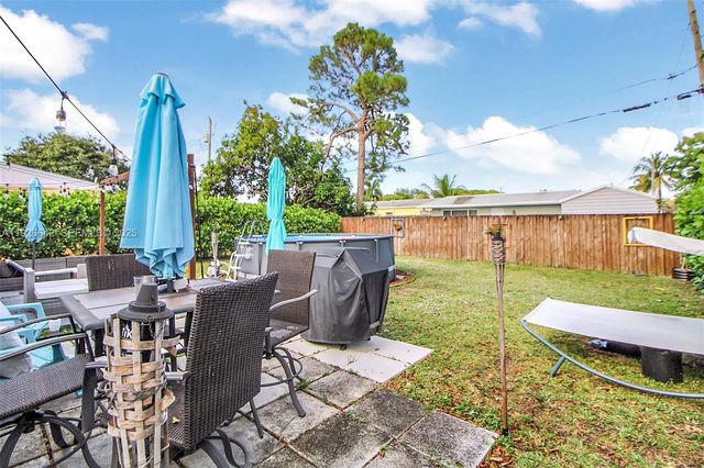 201 NW 51st Ct, Oakland Park, FL 33309