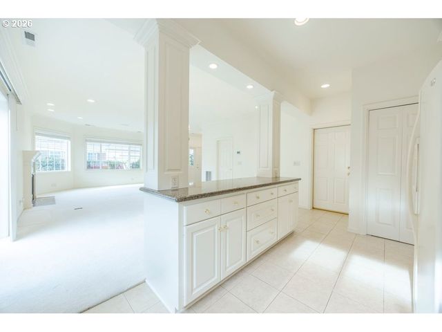 3329 LAKE WOOD Dr, Eugene, OR 97408