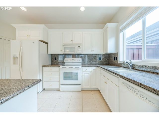 3329 LAKE WOOD Dr, Eugene, OR 97408