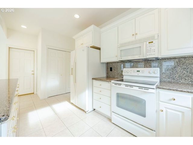 3329 LAKE WOOD Dr, Eugene, OR 97408