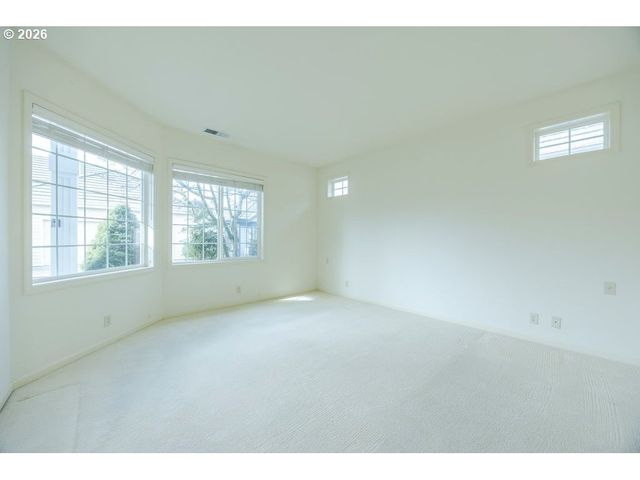 3329 LAKE WOOD Dr, Eugene, OR 97408