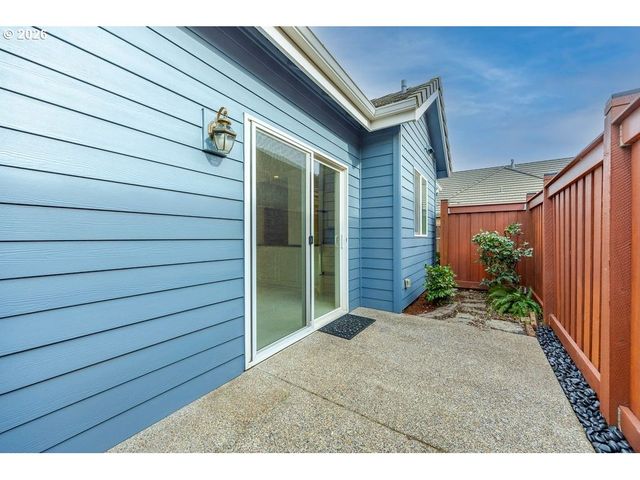 3329 LAKE WOOD Dr, Eugene, OR 97408