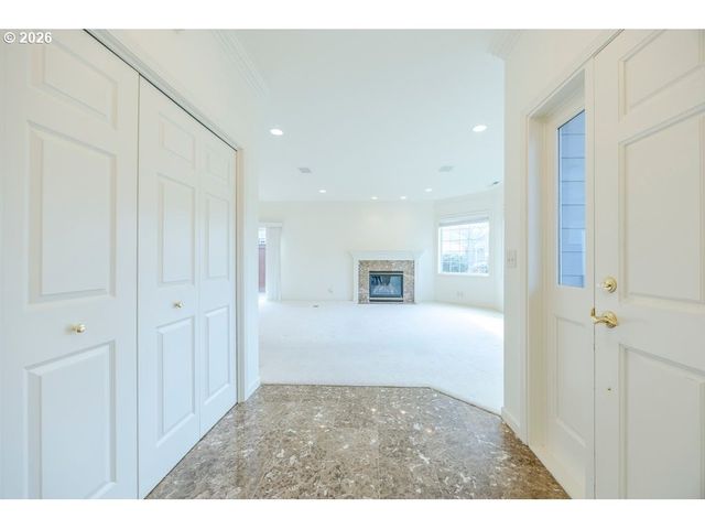 3329 LAKE WOOD Dr, Eugene, OR 97408