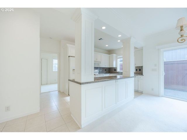 3329 LAKE WOOD Dr, Eugene, OR 97408