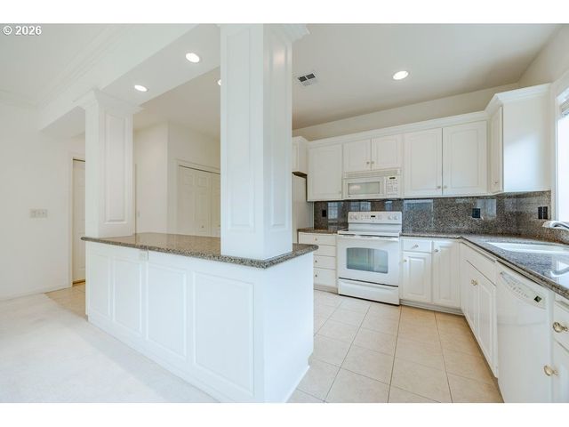 3329 LAKE WOOD Dr, Eugene, OR 97408