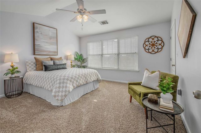 1725 Harvey Mitchell PKWY S 1328, College Station, TX 77840