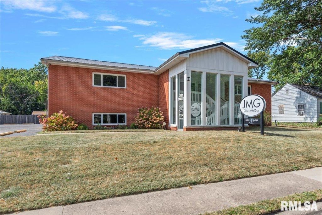 2445 S 5TH Street, Springfield, IL 62703