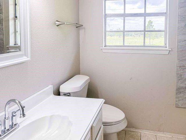 4513 S Meadows Street, Alvin, TX 77511