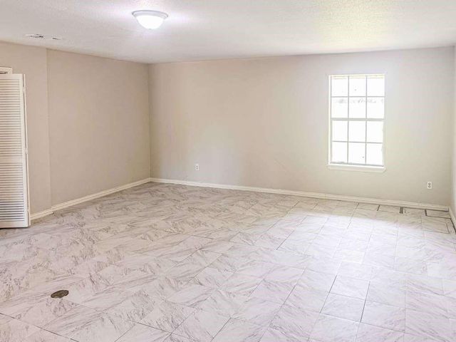 4513 S Meadows Street, Alvin, TX 77511