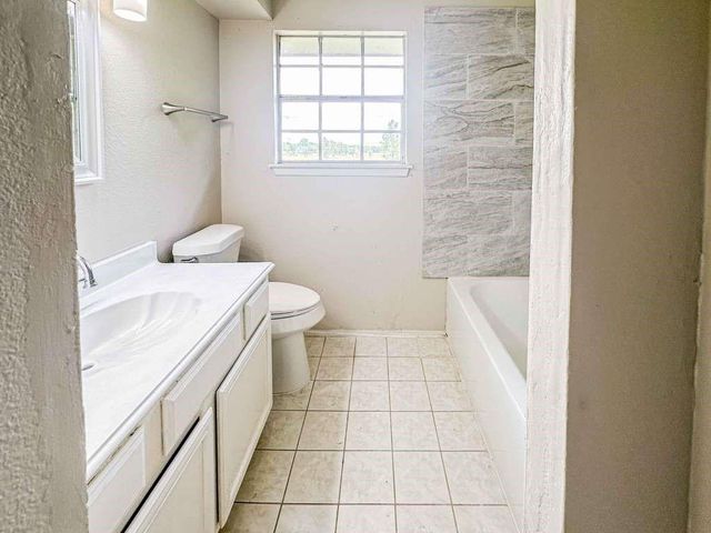 4513 S Meadows Street, Alvin, TX 77511