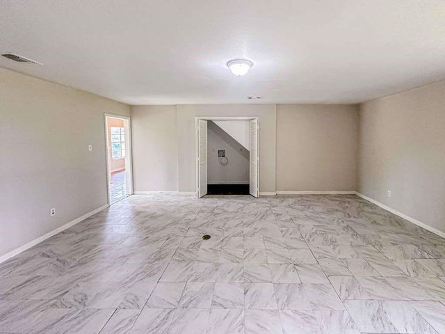 4513 S Meadows Street, Alvin, TX 77511