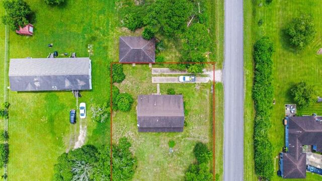 4513 S Meadows Street, Alvin, TX 77511