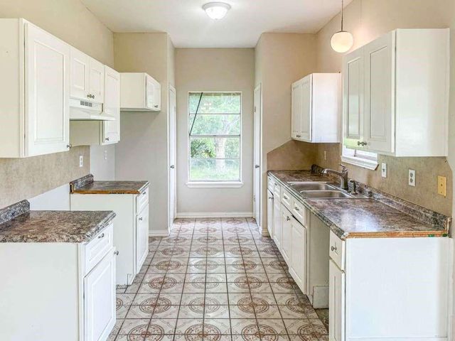 4513 S Meadows Street, Alvin, TX 77511
