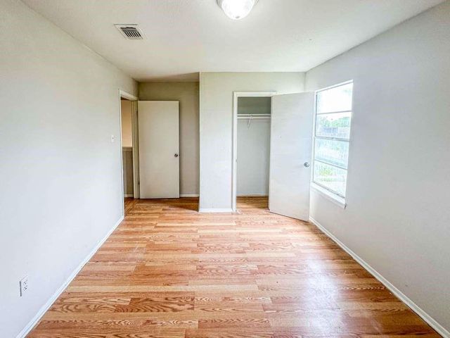 4513 S Meadows Street, Alvin, TX 77511