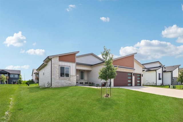 940 Roman Road, Waukee, IA 50263