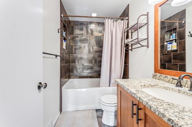 3012 Crescent Lane NW, Rochester, MN 55901