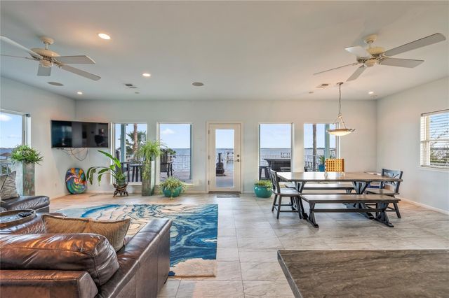 1617 Dick Bay Drive, Dickinson, TX 77539