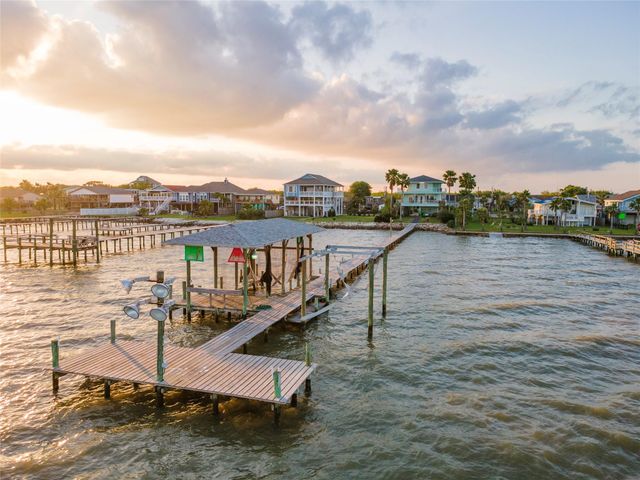 1617 Dick Bay Drive, Dickinson, TX 77539