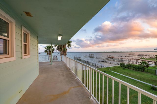 1617 Dick Bay Drive, Dickinson, TX 77539