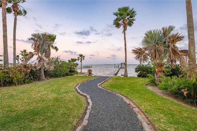 1617 Dick Bay Drive, Dickinson, TX 77539