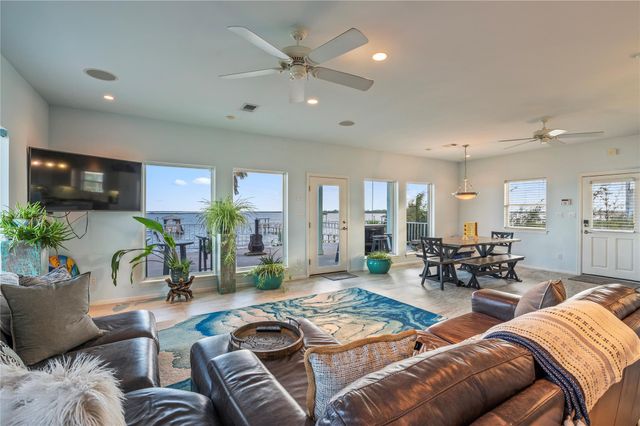 1617 Dick Bay Drive, Dickinson, TX 77539