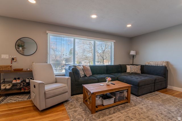 2226 E CASTLE HILL AVE, Cottonwood Heights, UT 84121