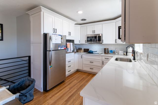 2226 E CASTLE HILL AVE, Cottonwood Heights, UT 84121