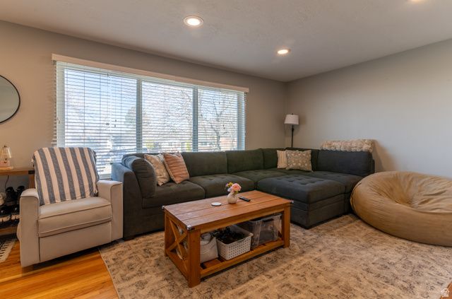 2226 E CASTLE HILL AVE, Cottonwood Heights, UT 84121