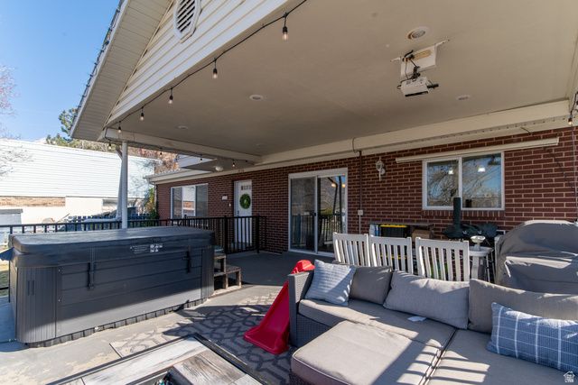 2226 E CASTLE HILL AVE, Cottonwood Heights, UT 84121