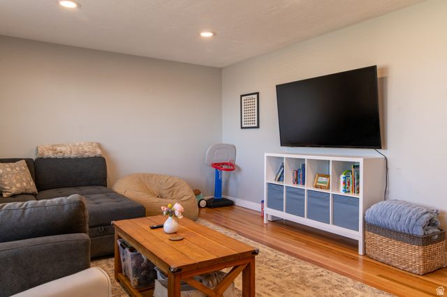 2226 E CASTLE HILL AVE, Cottonwood Heights, UT 84121