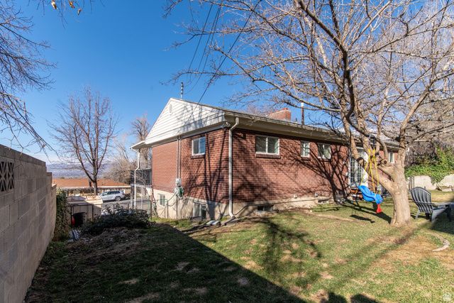 2226 E CASTLE HILL AVE, Cottonwood Heights, UT 84121