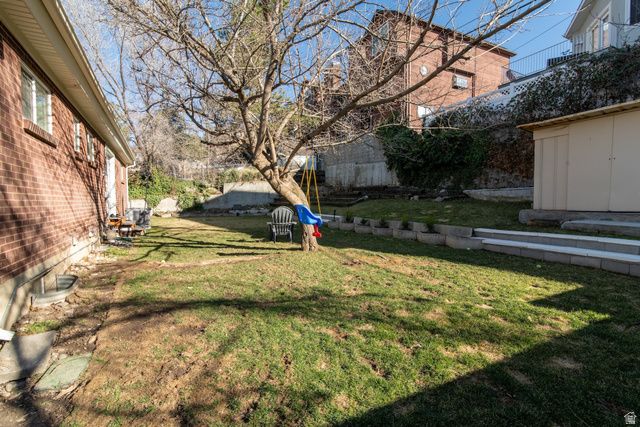 2226 E CASTLE HILL AVE, Cottonwood Heights, UT 84121