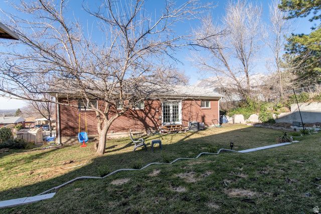 2226 E CASTLE HILL AVE, Cottonwood Heights, UT 84121