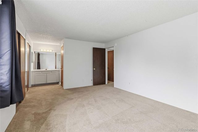 3040 S Macon Circle, Aurora, CO 80014