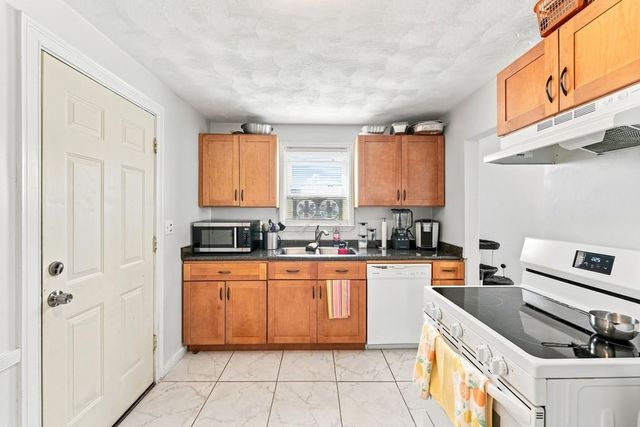41 Rochambeau Avenue, Providence, RI 02906